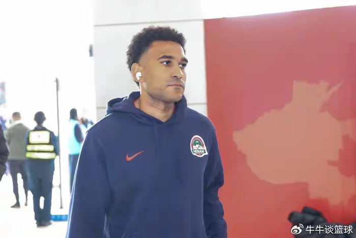 河南外援姆布拉热身赛惊艳联赛表现低迷，战术