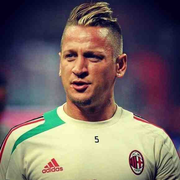 米兰双星生日庆典：梅克斯与帕托共度欢乐时光