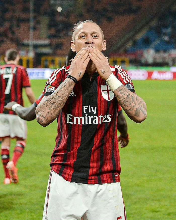 米兰双星生日庆典：梅克斯与帕托共度欢乐时光