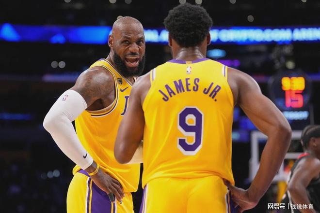 詹姆斯未来去向引热议 留湖人或退役概率达5